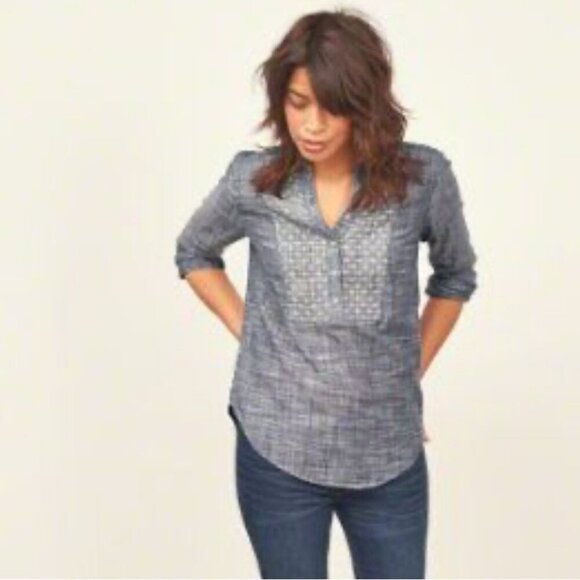 Abercrombie & Fitch Blue Half Button-Down Shirt Blouse Women’s Size Small - Picture 1 of 5